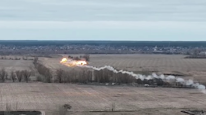 ВСУ накрыли огнем аэродром возле Херсона: уничтожены 30 российских вертолетов
