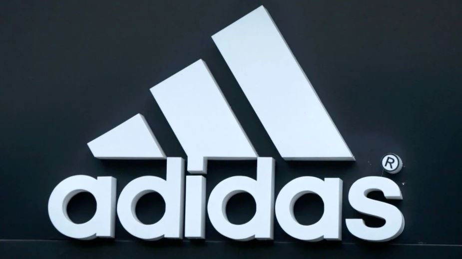 Adidas уходит из России