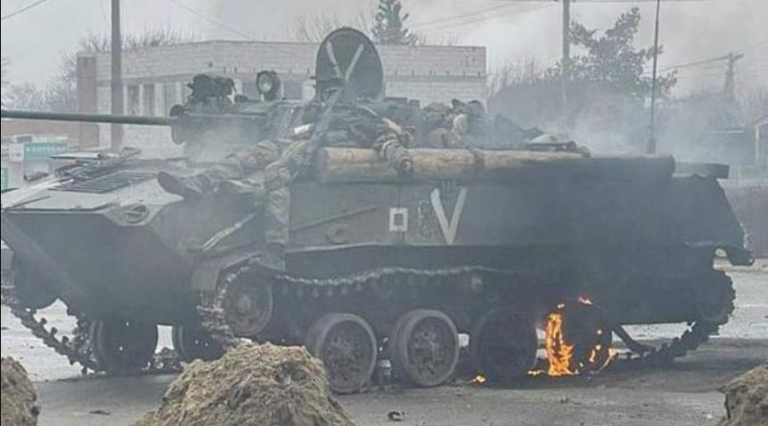 Полтавские "партизаны" отбили у российского военторга три танка: фото и видео
