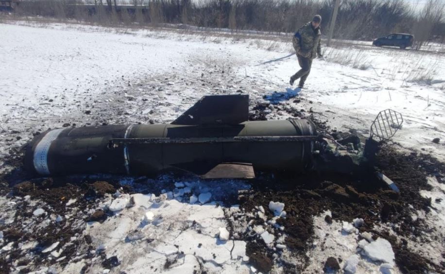 Оккупанты всю ночь бомбили Донбасс и попали в поезд: погибла проводница