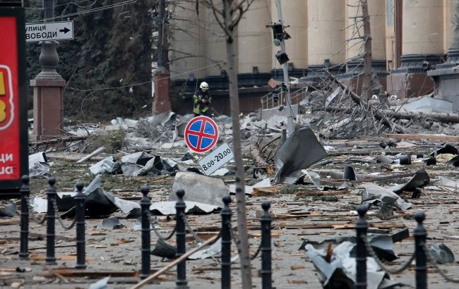 В Харькове в результате авиаудара был разрушен многоэтажный дом