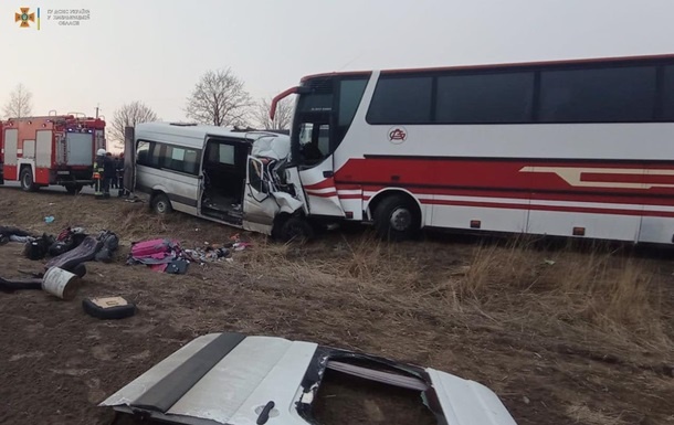 На Хмельнитчине при столкновении автобусов погибли семь человек, девять травмированы