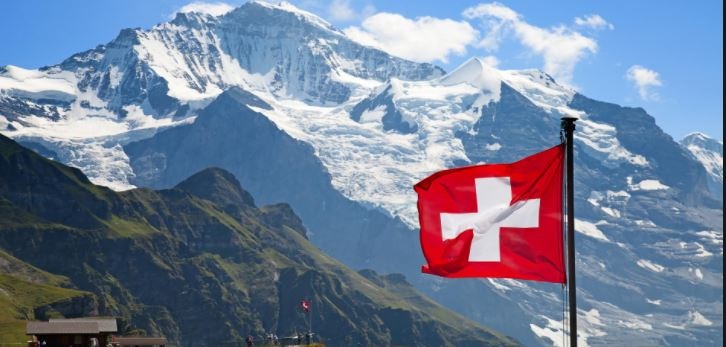 Швейцария ввела санкции против России: арестуют счета