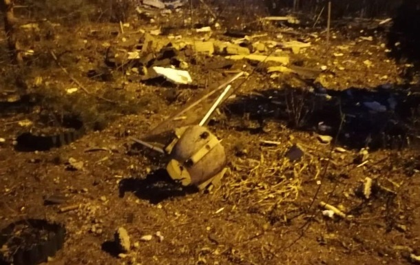 В Киеве обломки сбитой ракеты вызвали разрушение и возгорание в многоэтажном доме