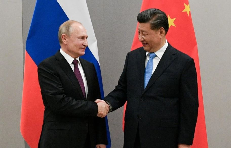Китай "по-тихому" отдвигается от  России-изгоя