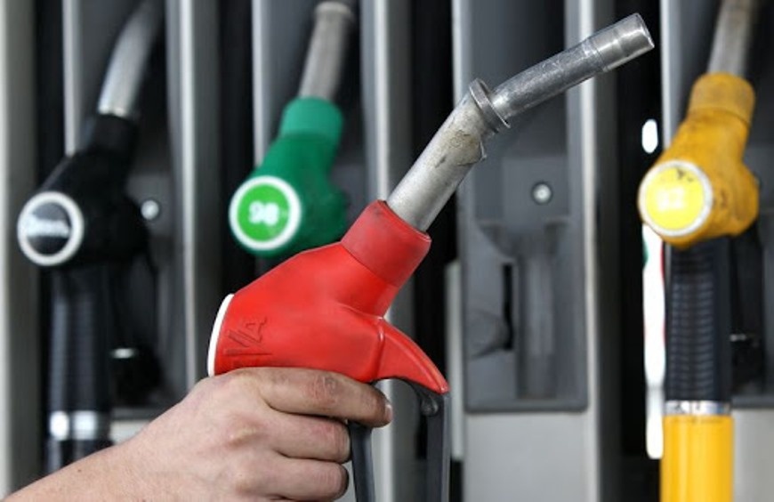 Эксперт объяснил эффект от снижения налогов на топливо