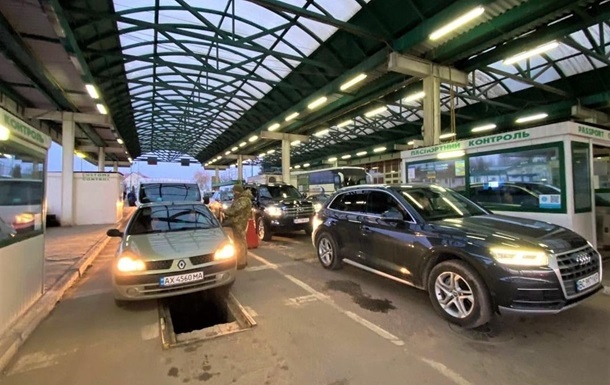 Пассажиропоток через границу существенно уменьшился