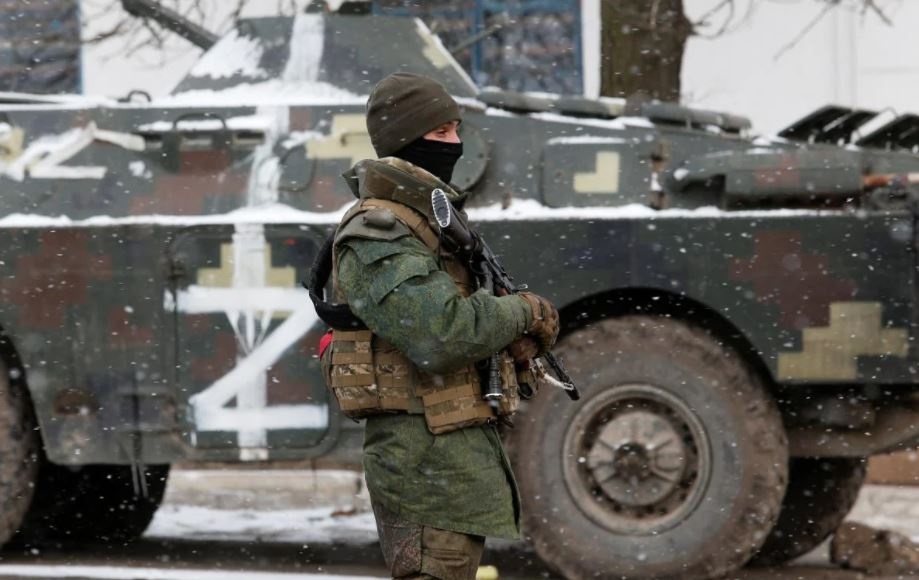 Под Киевом оккупанты обстреляли из танков машину с детьми: есть раненые