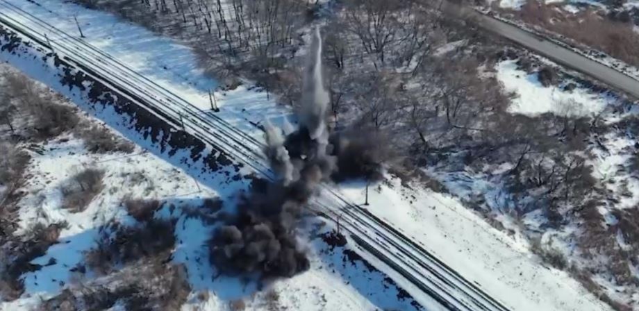 Россия не сможет поставлять боеприпасы своим: украинцы подорвали  железнодорожный мост