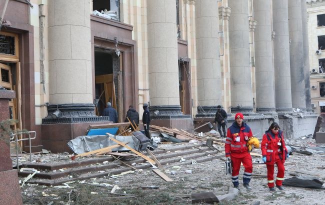 Из-под завалов Харьковской ОГА достали тело еще одной погибшей