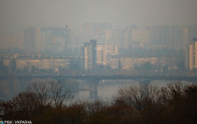 Жителей просят не выходить на улицу: в Киеве зафиксировали ухудшение качества воздуха
