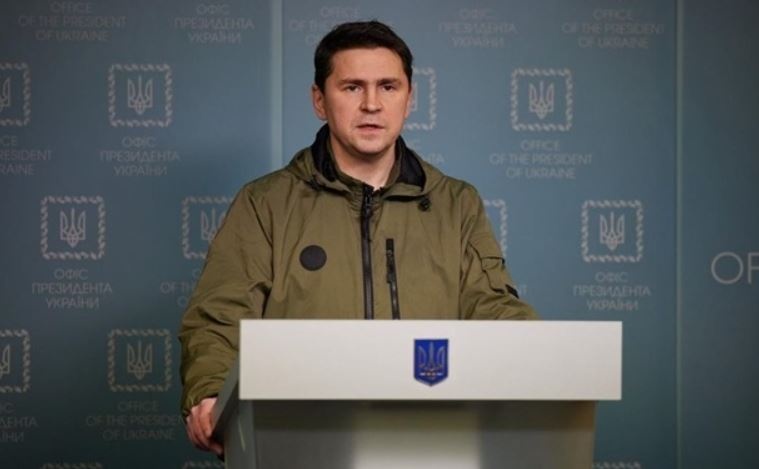 Подоляк: РФ уже воюет не против украинской армии