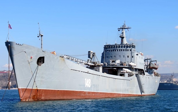 В порту Бердянска уничтожен большой десантный корабль "Орск"