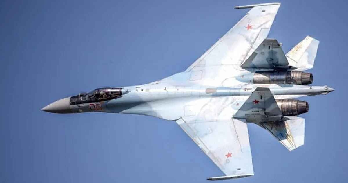В сети показали, как под Харьковом горел российский Су-35