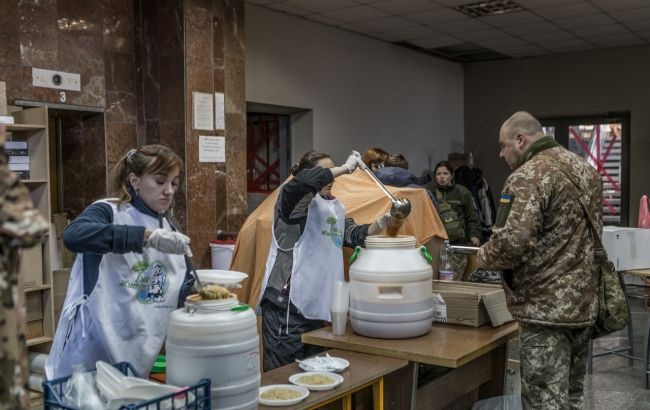 Украинцы в военное время должны работать до 12 часов в день: любого могут перевести с 40 до 60 рабочих часов в неделю