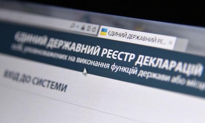 Украинцам разрешили не подавать ежегодные декларации