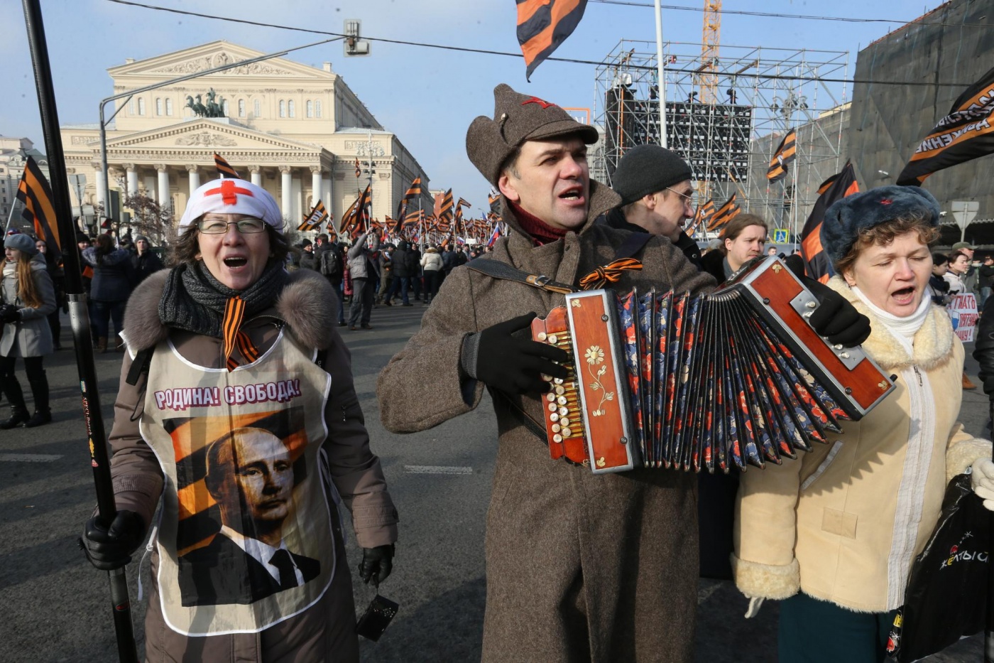 71% россиян поддерживают введение путиным войск в Украину - социологи