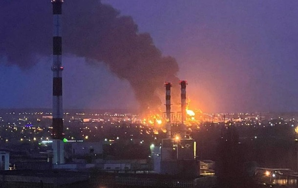 В российском Белгороде произошел крупный пожар на нефтебазе