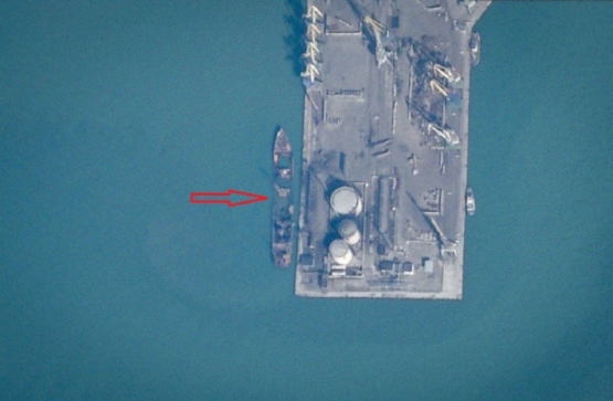 В сети показали спутниковое фото разбитого корабля "Саратов" в Бердянске