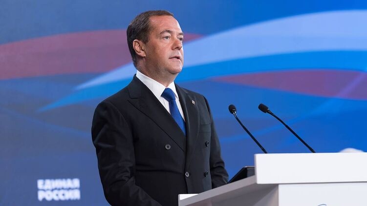 Медведев предложил ввести против Запада продовольственные санкции