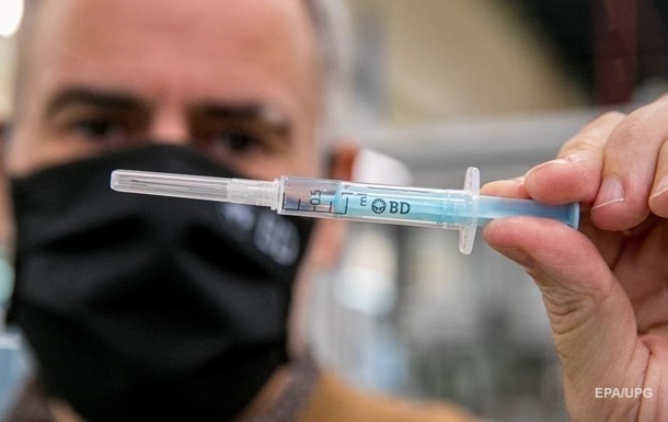 В Германии мужчина сделал себе почти 90 COVID-прививок