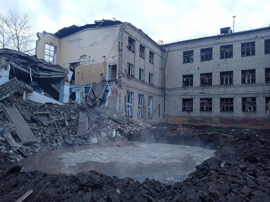В результате ракетного удара по Краматорску разрушена школа