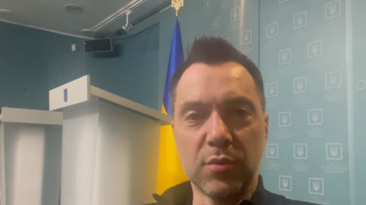 Под Мариуполем сбили украинский вертолет, который пытался вывезти раненых бойцов - Арестович
