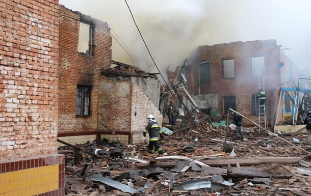 В Харькове за сутки произошло 10 пожаров из-за вражеских обстрелов