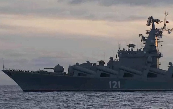 В Минобороны РФ подтвердили, что ракетный крейсер "Москва" получил серьезные повреждения