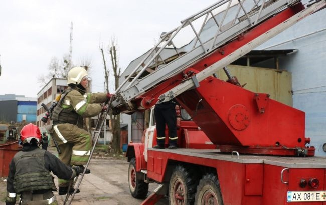 Из-за обстрелов в Харькове произошли масштабные пожары