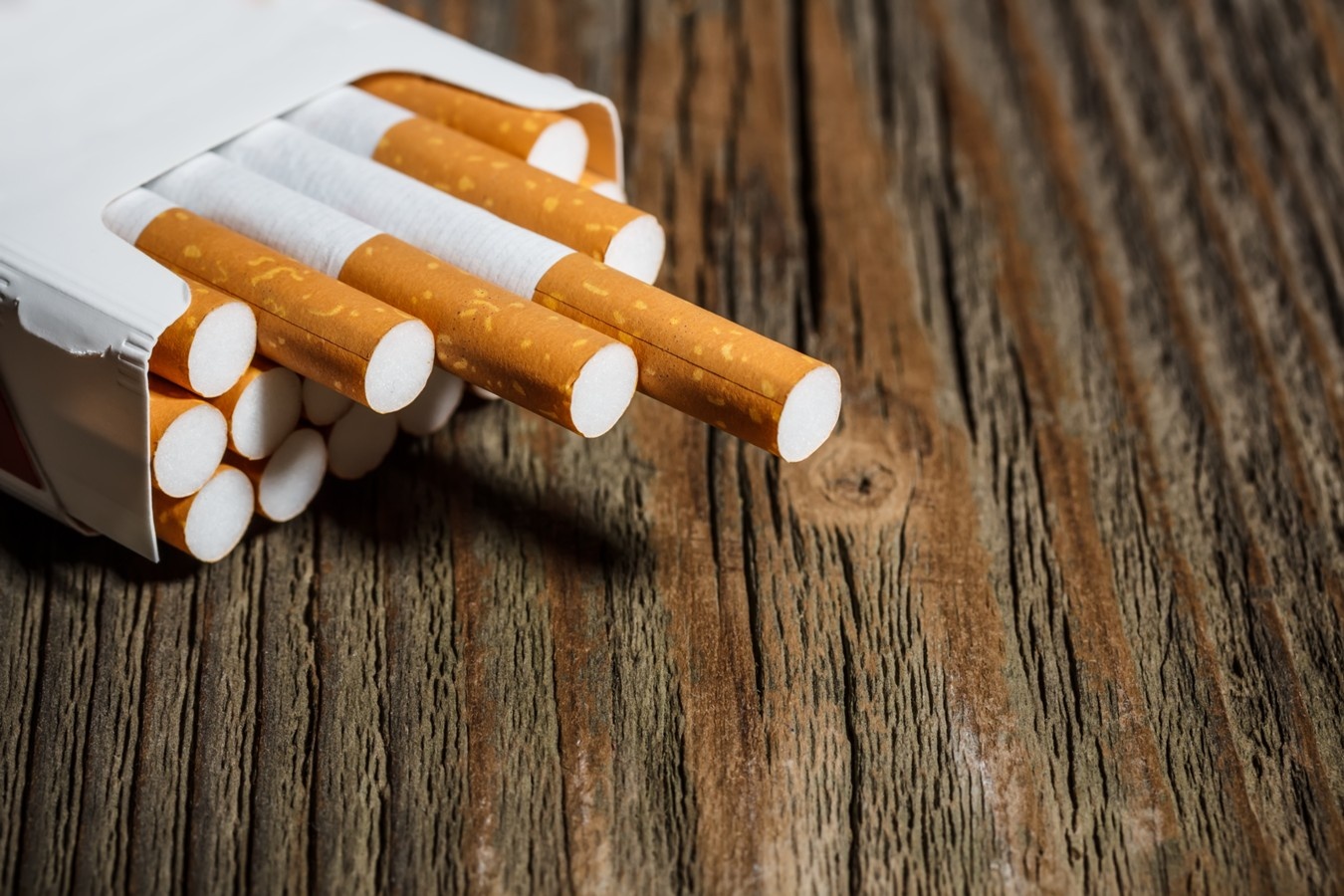 Нардеп предложил на время войны запретить продажу сигарет