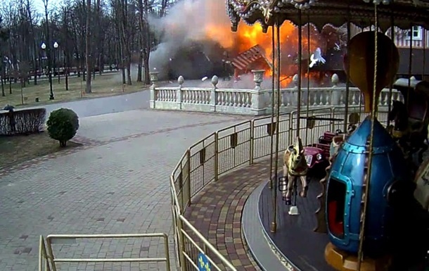 Артобстрел парка в Харькове попал на видео