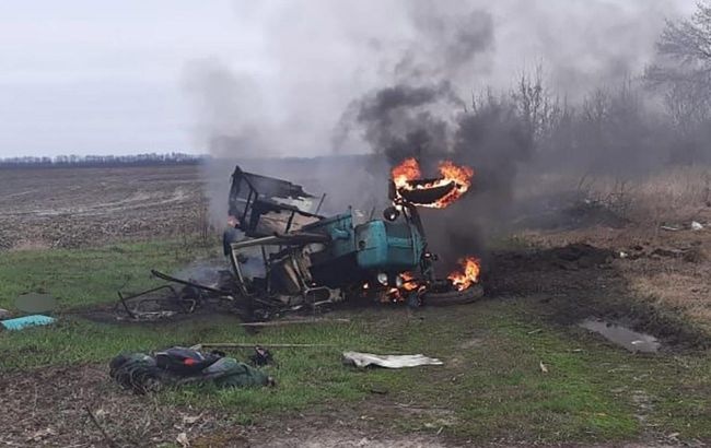 В Черниговской области на противотанковой мине подорвался трактор