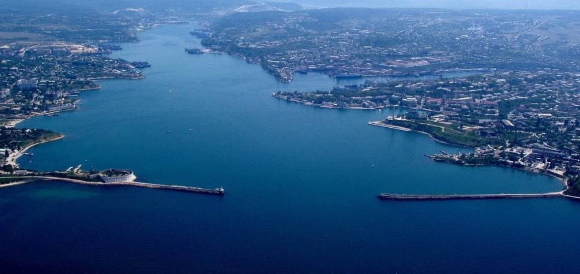 Кораблям запретили выход из бухты Севастополя: Геращенко назвал причину