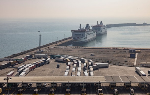 Страны ЕС закрыли все порты для российских кораблей