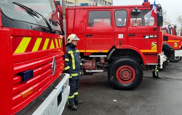 Франция передала Украине разнообразную пожарную технику