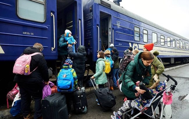 "Укрзализныця" обнародовала график движения эвакуационных рейсов на сегодня