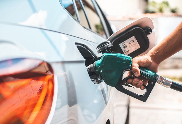 Бензин на заправках может подорожать: цены на топливо пересмотрели