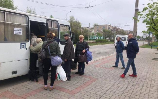 В Луганской области на подъезде к Рубежному оккупанты обстреляли автобус с эвакуированными