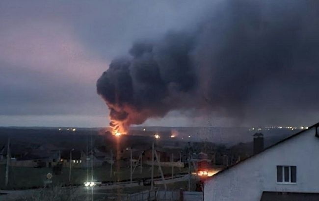 В Воронежской, Курской и Белгородской областях РФ этой ночью прогремели мощные взрывы