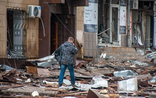 Вражеские войска в очередной раз обстреляли жилые дома Харькова: есть погибшие и раненые