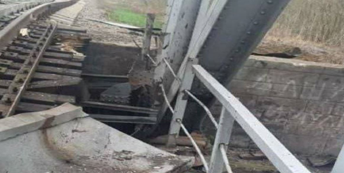 На Донбассе подорвали железнодорожный мост под Славянском