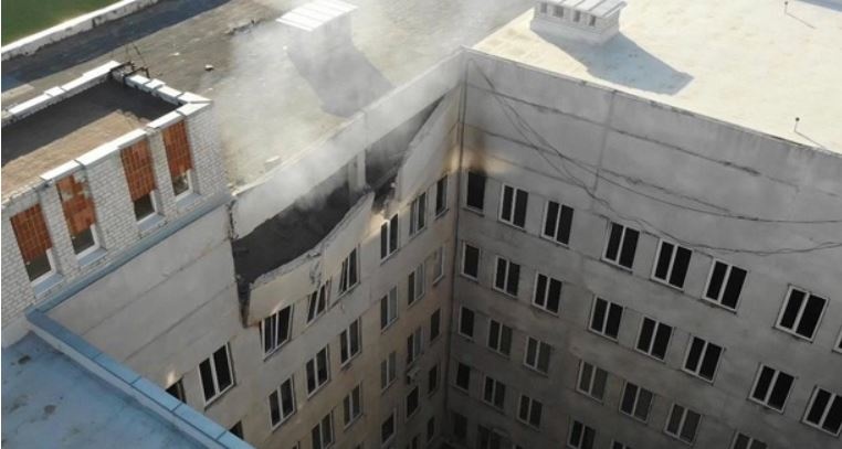 Оккупанты обстреляли Харьков: пострадали больница и жилые дома