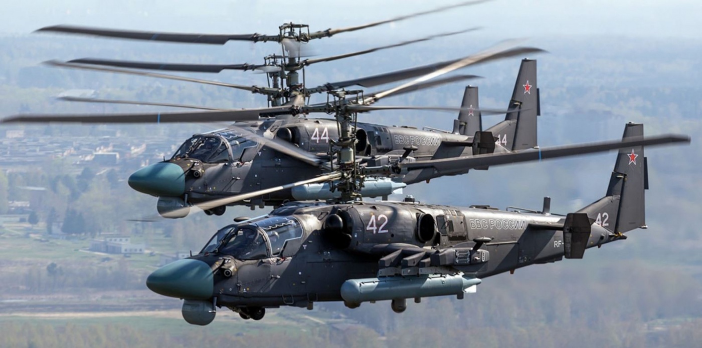 В России столкнулись два военных вертолета: один развалился