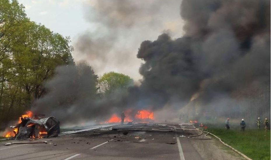 В Ровенской области столкнулись автобус, легковушка и бензовоз: погибли 16 человек