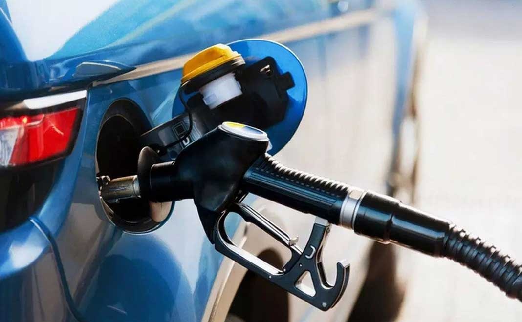 АЗС разрешили поднять цены на бензин и ДТ: как перепишут ценники