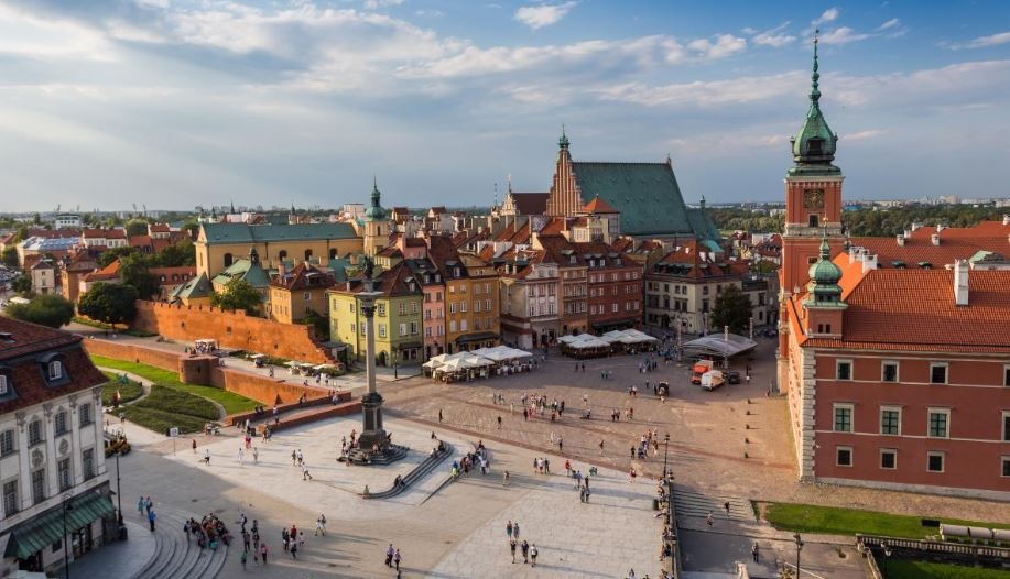 Россияне хотят отпраздновать 9 мая в Варшаве: мэр столицы ответил
