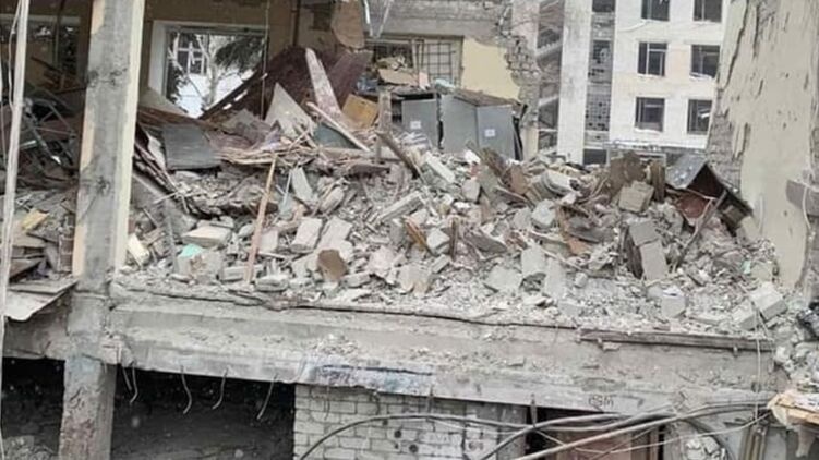 В Изюме под завалами пятиэтажки нашли тела 44 погибших гражданских