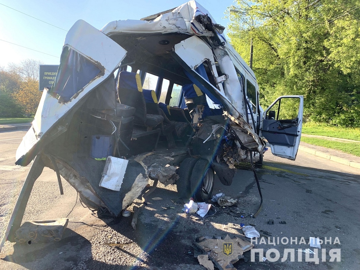 Масштабное ДТП в Ровно: произошло столкновение грузовика, маршрутки и двух легковушек