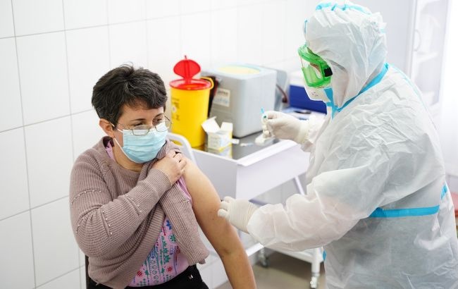 В Киеве вновь заработали центры массовой вакцинации